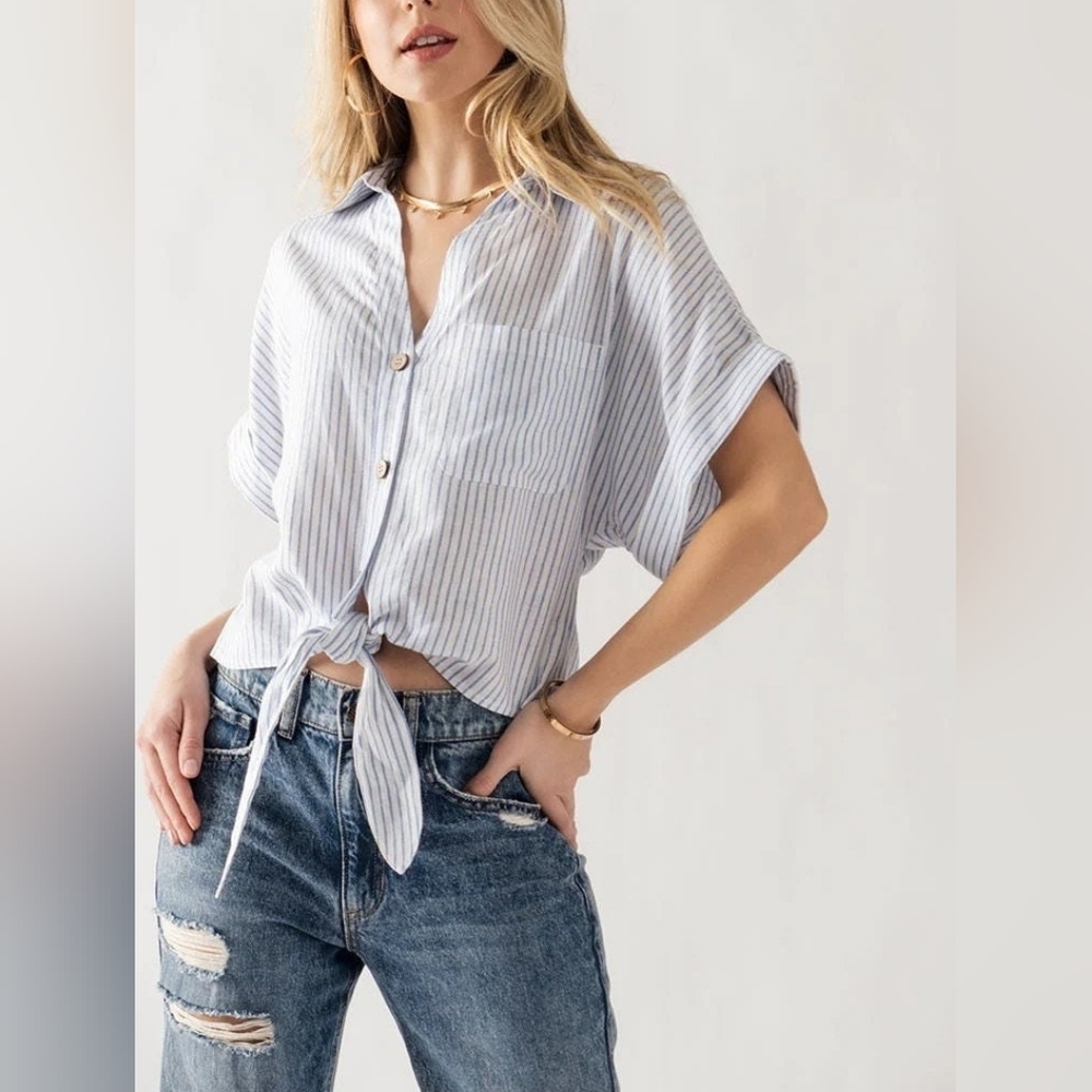 Love Tree button up tie front top in a blue and white stripe pattern Size L
